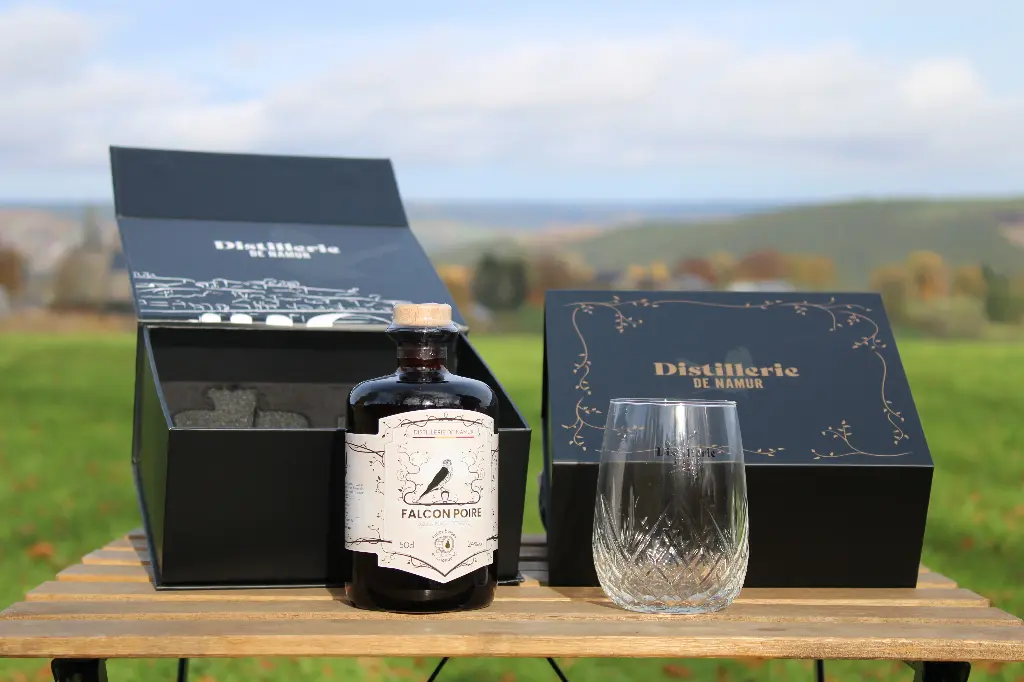 Coffret Liqueur Falcon Poire-Cognac 50cl - Distillerie de Namur 